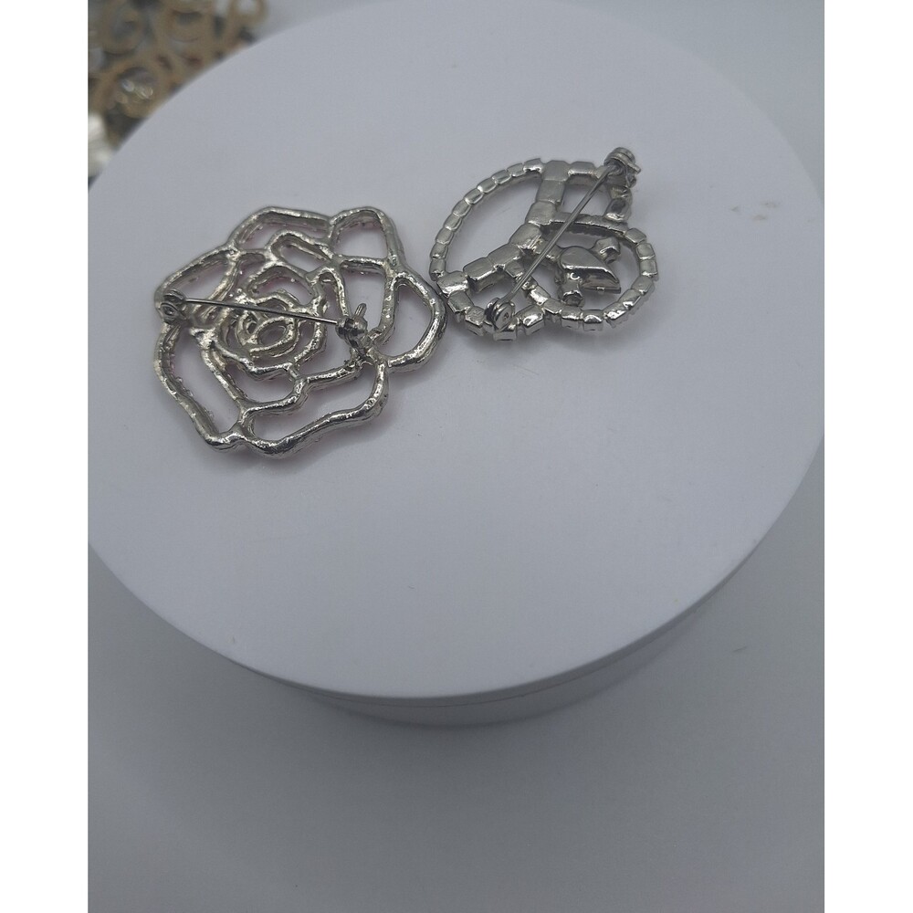 2 Vintage Floral Design Brooches - Picture 3 of 3